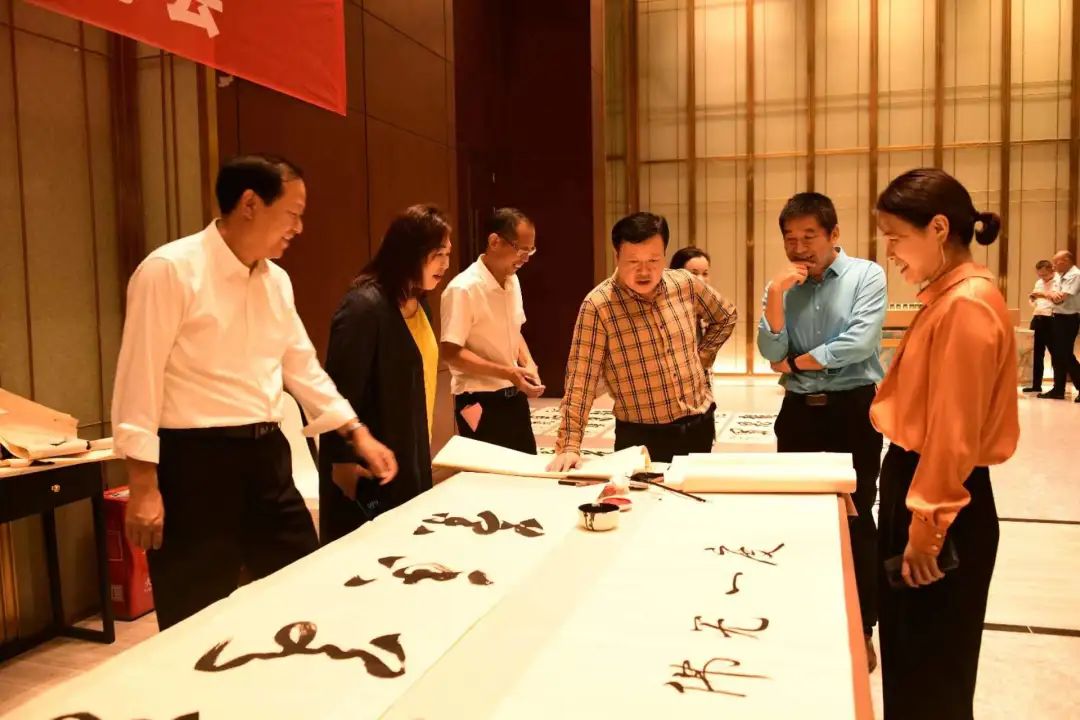 藍(lán)寶石&龍恩寶中秋書畫交流會圓滿召開